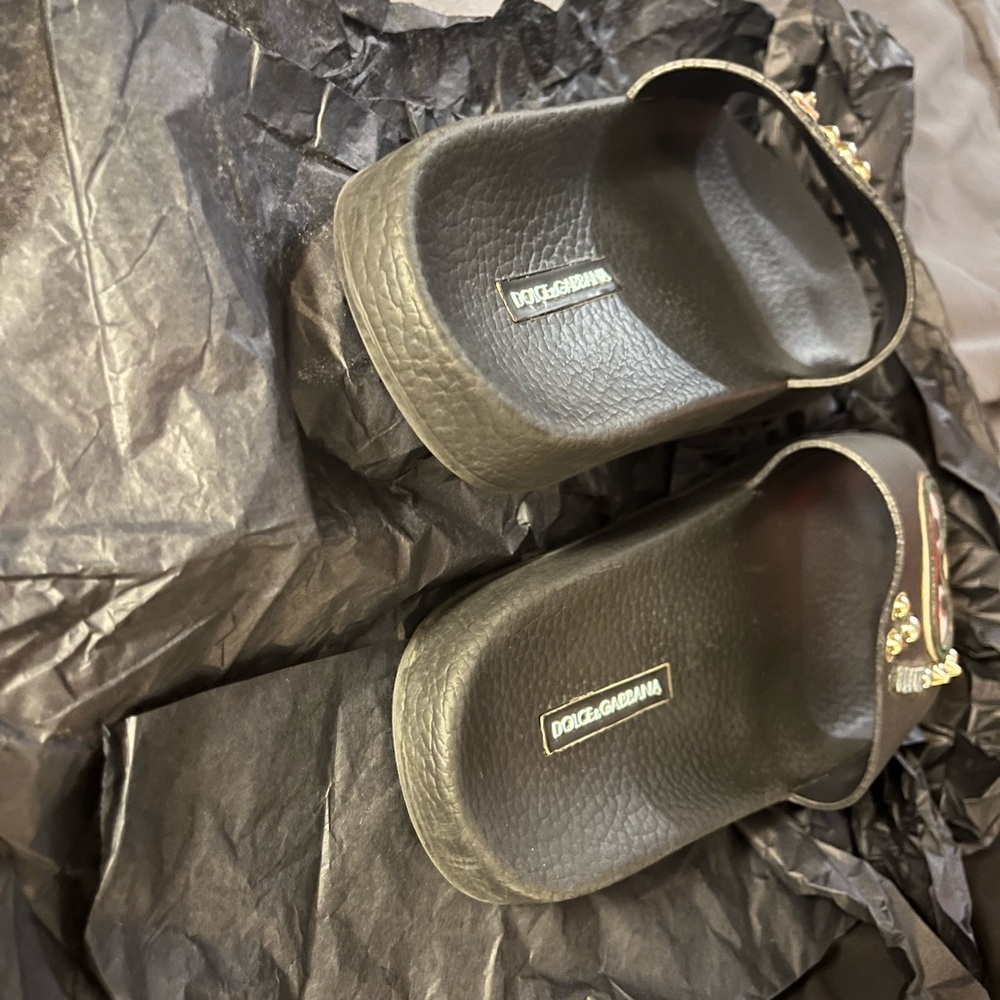 Black sandals slippers